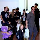 Foto: Družina Jolie-Pitt prispela v Tokio
