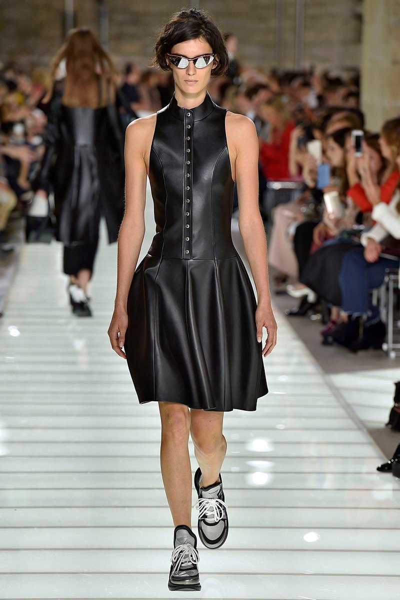 Modna revija Louis Vuitton na pariškem tednu mode minulega oktobra. 