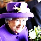 Že poznate razlog, da kraljica Elizabeta II VEDNO nosi žive barve?