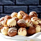 Recept za božanske čokoladne kroglice, pripravljene v manj kot 10 minutah