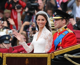 Končno je znano, kakšne poročne čevlje je pred 10 leti nosila Kate Middleton