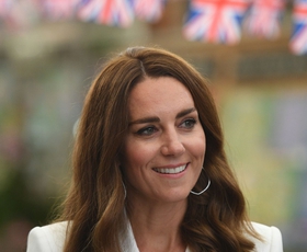 Kate Middleton med nakupovanjem z otrokoma nosila čudovito cvetlično obleko. Želeli jo boste posnemati!