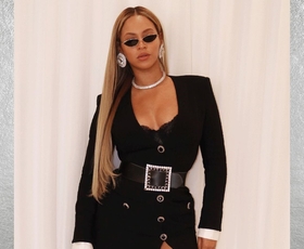 Beyoncé za na zmenek oblekla stajling s trendnimi kavbojkami, ki ga z lahkoto posnemate