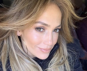Jennifer Lopez je že nosila barvo, ki bo v naslednjem letu najbolj trendi (in izgledala je čudovito)