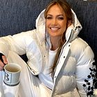 Pozabite na dolge plašče, Jennifer Lopez je nosila najbolj udobno jakno letošnje sezone