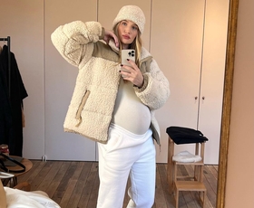 Ne veste kako se modno obleči med nosečnostjo? Rosie Huntington-Whiteley postavlja standard za eleganten nosečniški stil
