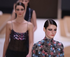 Chanel je zopet navdušil - poglejte si najlepše kreacije z zadnje haute couture modne revije